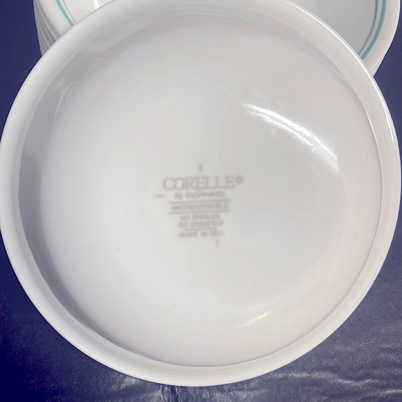 Dinnerware set - Picture 4 of 5